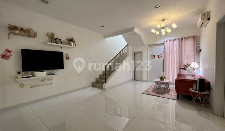Rumah 2 Lantai Bagus Furnished SHM di Vivaldi, Tangerang
