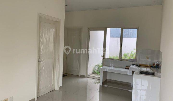 Rumah 2 Lantai Bagus Semi Furnished SHM di Cluster Abira - Suvarna Sutera
, Tangerang 2