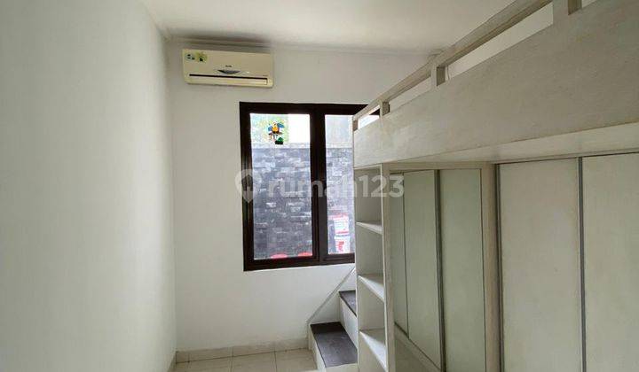 Rumah 2 Lantai Bagus Semi Furnished SHM di Cluster Serenade Lake - Gading Serpong

, Tangerang 2