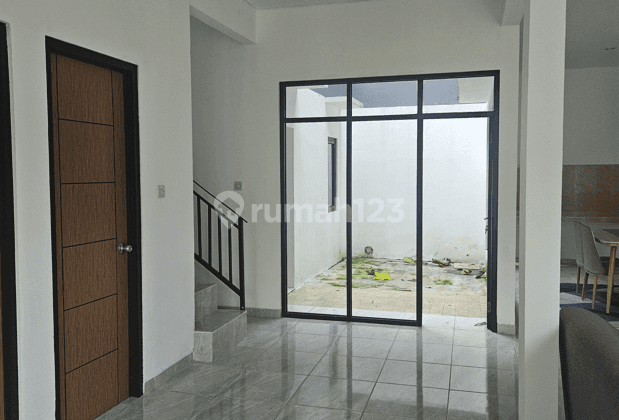 Rumah 2 Lantai Baru Semi Furnished SHM di Nusa Loka - Bsd City, Tangerang 2