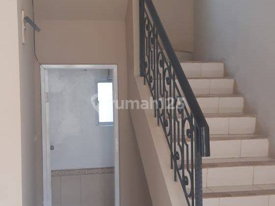 Rumah 2 Lantai Bagus Semi Furnished di Rumah Crystal, Gading Serpong
, Tangerang 2