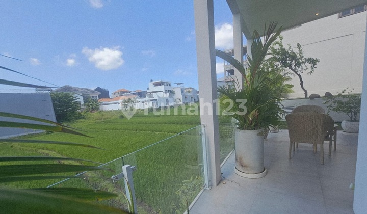 3 Bedroom Spacious Villa Padonan, Easy Access to Berawa 