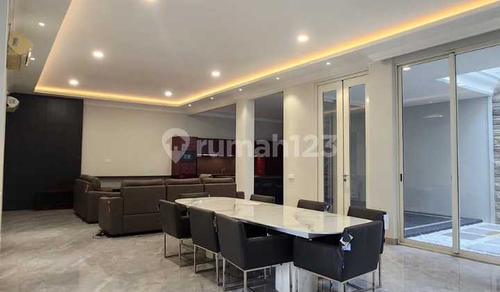 Baru Gress Sebelah Taman Semi Furnished Lariz Wood Pakuwon Indah