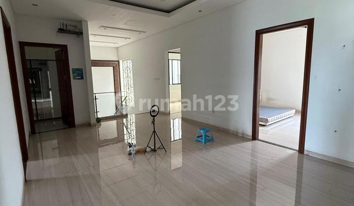 Minimalist, Stunning, with Rooftop and Lift, North Emerald Mansion Citraland 2