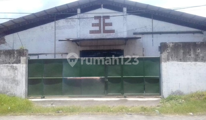 Dijual Gudang Row Jalan Lebar Strategis Dekat Tol Margomulyo
