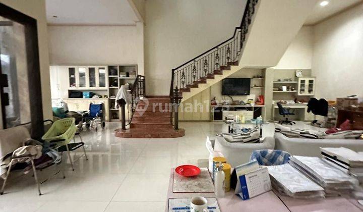 Dijual Rumah Classic Eropa Siap Huni Villa Royal Pakuwon City 2