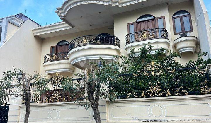 Dijual Rumah Klasik Eropa Siap Huni Villa Royal Pakuwon City 1