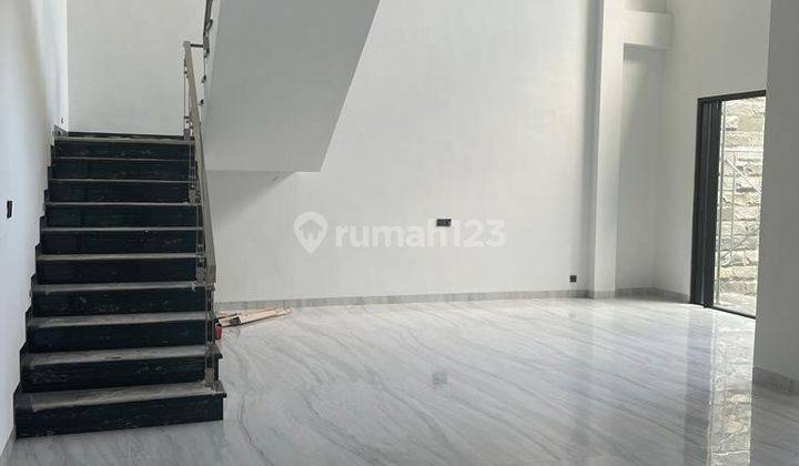 Disewakan Rumah Minimalis Modern Villa Bukit Indah Pakuwon Indah 2