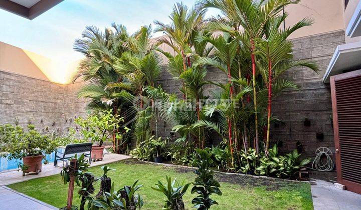 Dijual Rumah Full Marmer Jati Kolam Renang Pribadi Graha Famili 2