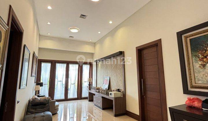 Dijual Rumah Marmer Kayu Jati Kolam Renang Pribadi Graha Famili 2