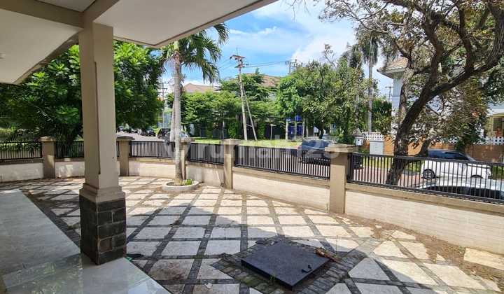 Renovasi total hook row jalan 5 mobil Utara Graha Family Surabaya 2