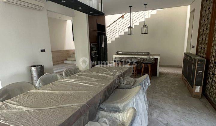 Dijual Rumah Full Furnish Boulevard Kolam Renang Royal Residence 2