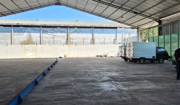 Ready-to-Use Front Location, Container Access, Suri Mulia Margomulyo.