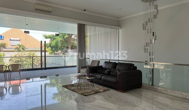 Charming Minimalist Swimming Pool Fully Furnished Graha Family Block B 2