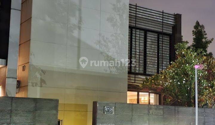 Disewakan Rumah Ada Kolam Renang Platinum Terrace Graha Family 1