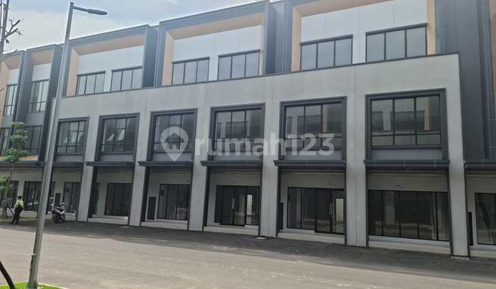 New, Ready-to-Use 3-Story Shophouse at One Arcade Citraland Utama