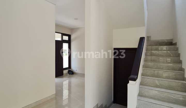 Renovasi total hook row jalan 5 mobil Utara Graha Family Surabaya 2