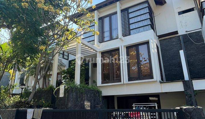 Dijual Rumah Villa 3 Lantai Murah Bagus Siap Huni Graha Family 1