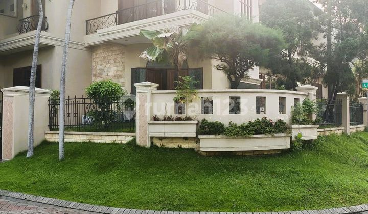 Fully Furnished Minimalist Hook Ready to Occupy SHM Graha Family Wiyung 2