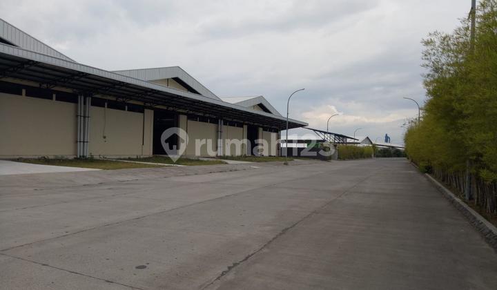 Two-Row Warehouse with One Gate System Near Rumokalisari Gresik Toll Access