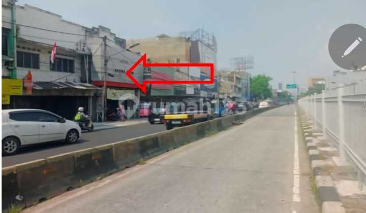 Shop house on Hasyim Ashari Street, Central Jakarta. 2