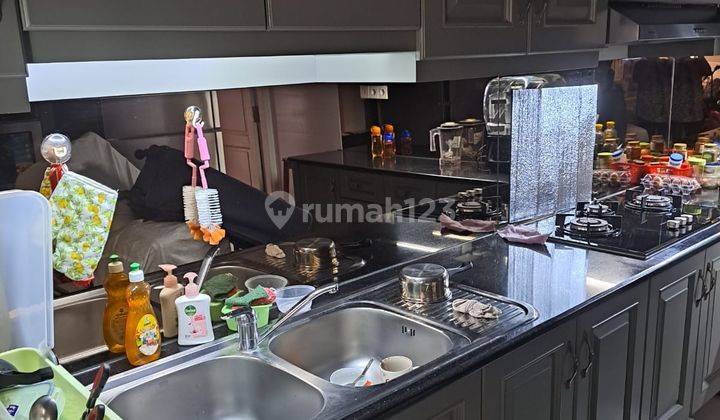 Aparteman Taman Anggrek Lantai Tinggi 2