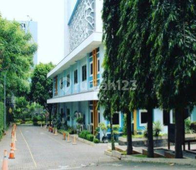 Gedung kantor 8 lantai di jalan panjang jakarta barat 2