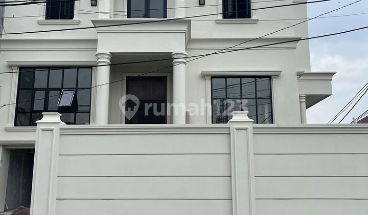 Rumah Mewah 3 Lantai Brand New Citra 2, Jakarta Barat Rumah Mewah 3 Lantai Brand New Citra 2, Jakarta Barat