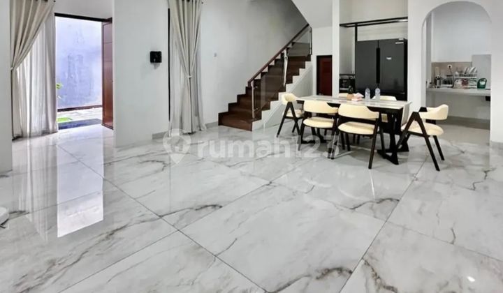Rumah di Komplek Grand Trevista Kebon.jeruk.jakarta Barat 2