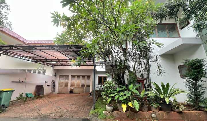 Beautiful Bali Nuance House in Lebak Bulus Town House