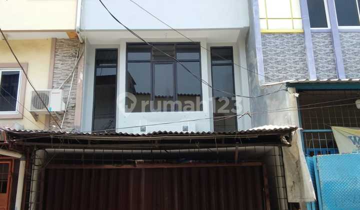 Ruko di Latumenten, Jelambar bisa untuk Usaha Jalan 2 Mobil