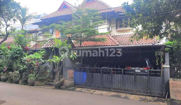 Rumah 2 Lantai di Kebayoran Baru