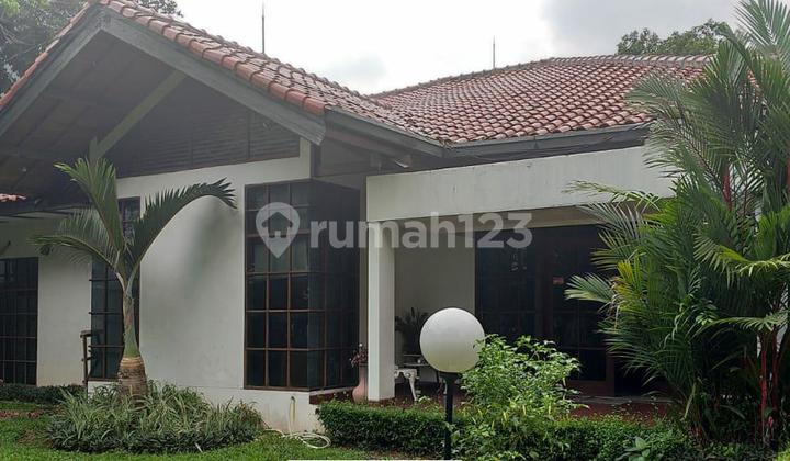 House by the road in Kemang, South Jakarta