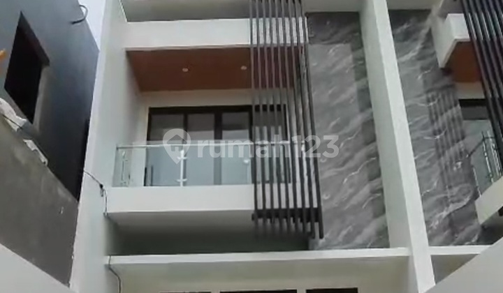 New Modern Millennial House in Kav DKI Meruya, West Jakarta