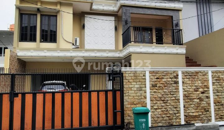 House in Kav DKI, South Meruya, Joglo, South Jakarta