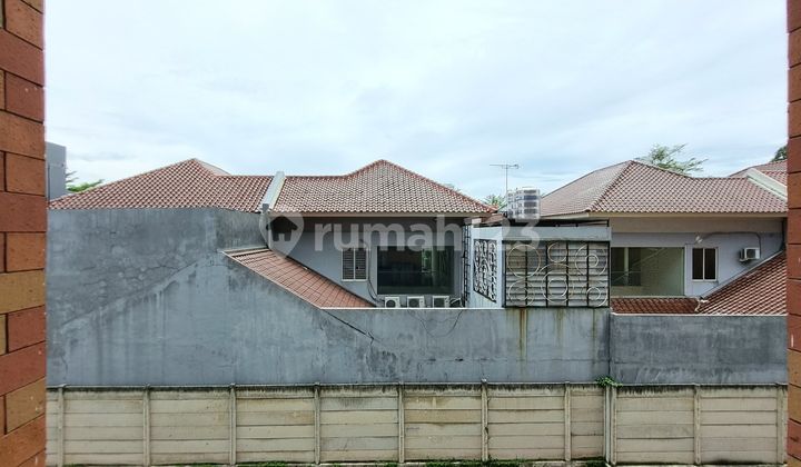 Aparteman Lloyd Alam Sutra Tangerang. 2