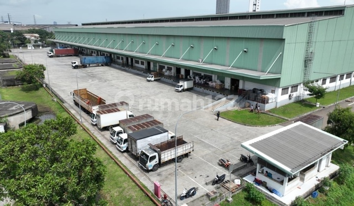 Cakung Warehouse Rental with 17 Hectares L Loading Dock