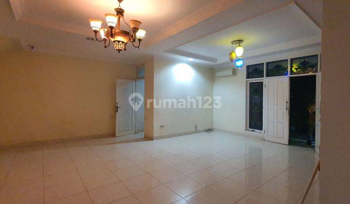 Jual rumah tua Rapih di Gading Kirana gang lebar 3 mobil 2