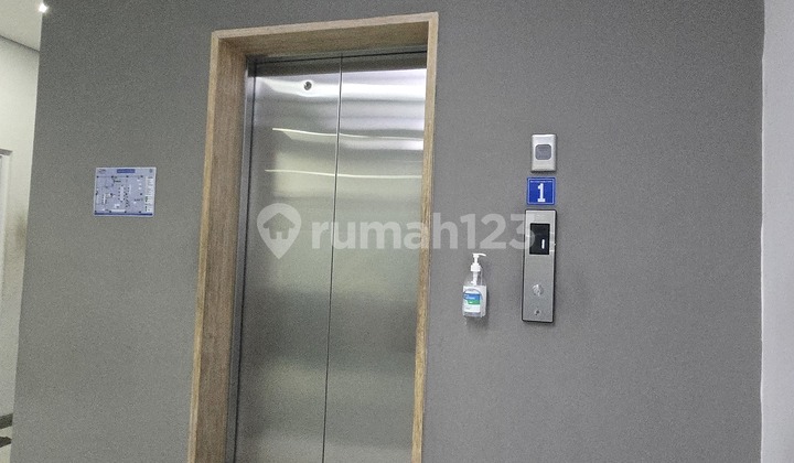 For Sale: Attached Shop House Ready to Move In, Equipped with Elevator, Full Parking 2