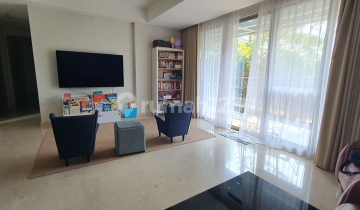 Teras Bahamas Selevel Dengan Kolam Renang Private Lift 4 Kt