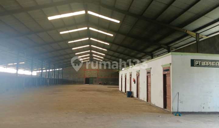 For rent: 2,200 m2 warehouse near Tangerang airport.
