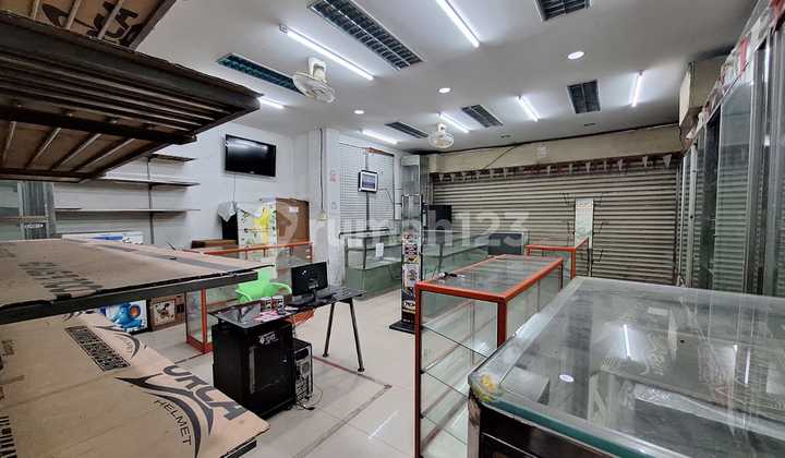 For Rent 3-Story Shop House in Central Jakarta 1