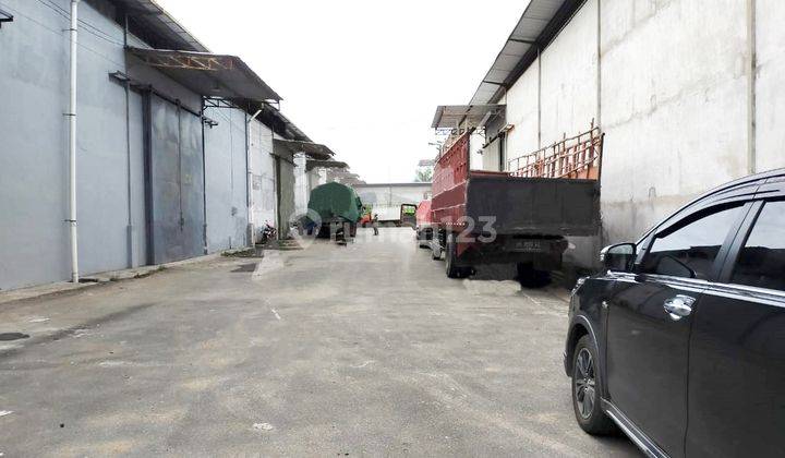 Gudang Luas Jalur Kontainer Parit Sembin Pontianak Kota 2
