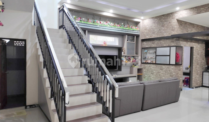 Jual Rumah Bagus 2 Lantai Siap Huni Bebas Banjir Dekat Sekolah