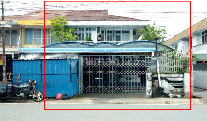 A Ready-to-Occupy House for Sale with a Wide Carport in the City Center. A Ready-to-Occupy House for Sale with a Wide Carport in the City Center.