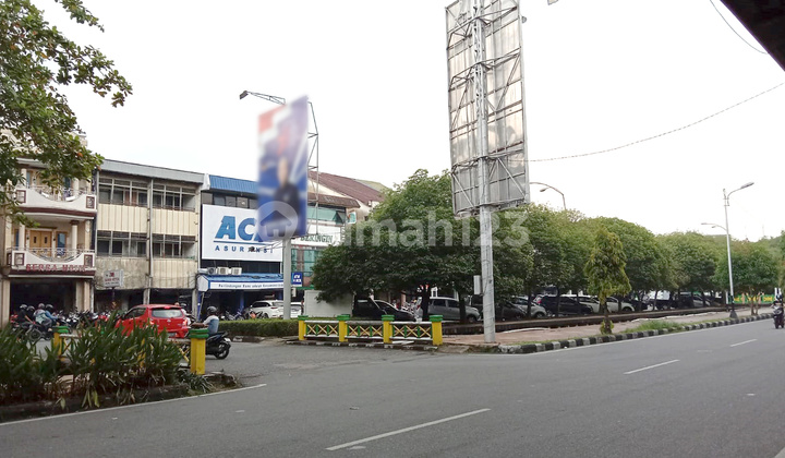 Ready-to-Use Shop House for Rent, Strategic Business Center Location 2