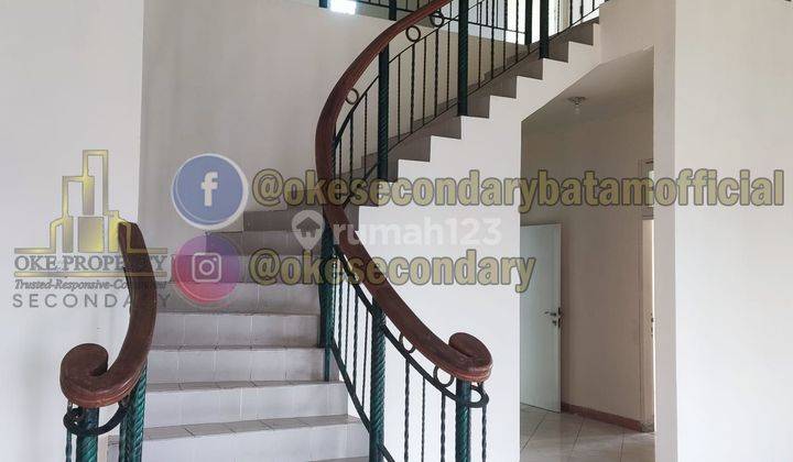 Jual Bangunan 2 Lantai Dan Lahan Kosong Beverly Avenue 12