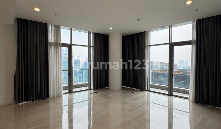 Verde Two 3 Kamar Tidur dengan Balkon Well Maintained