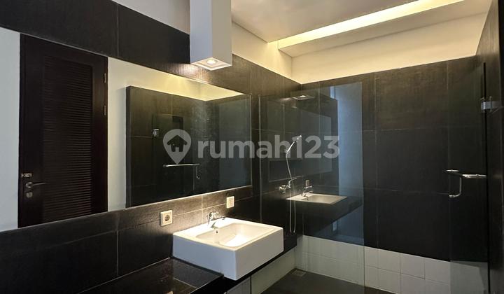 For Rent: House in Permata Hijau with 700m2 Area and Swimming Pool For Rent: House in Permata Hijau with 700m2 Area and Swimming Pool