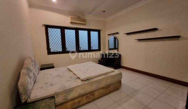Disewakan Rumah Modern Look Area Senopati, 2 Lantai, Big Balcony, Murah 5